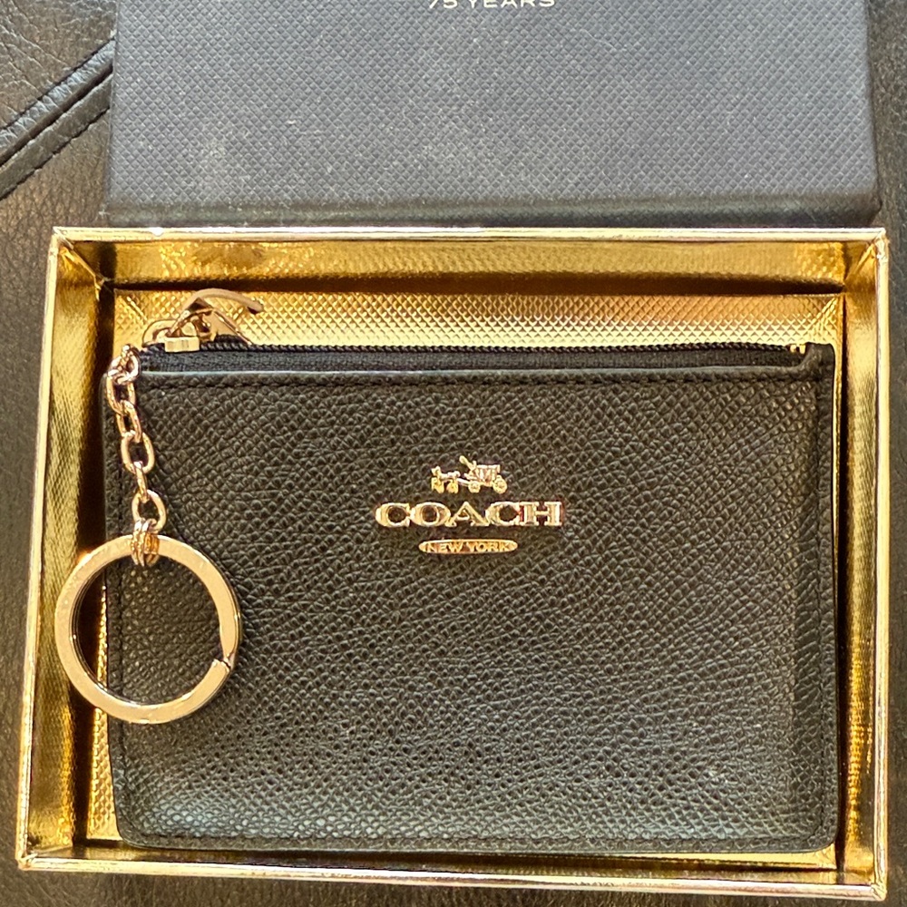 Coach Black Leather Pouch w/Gold Keychain MINT condition New in Box Make Offer ✨